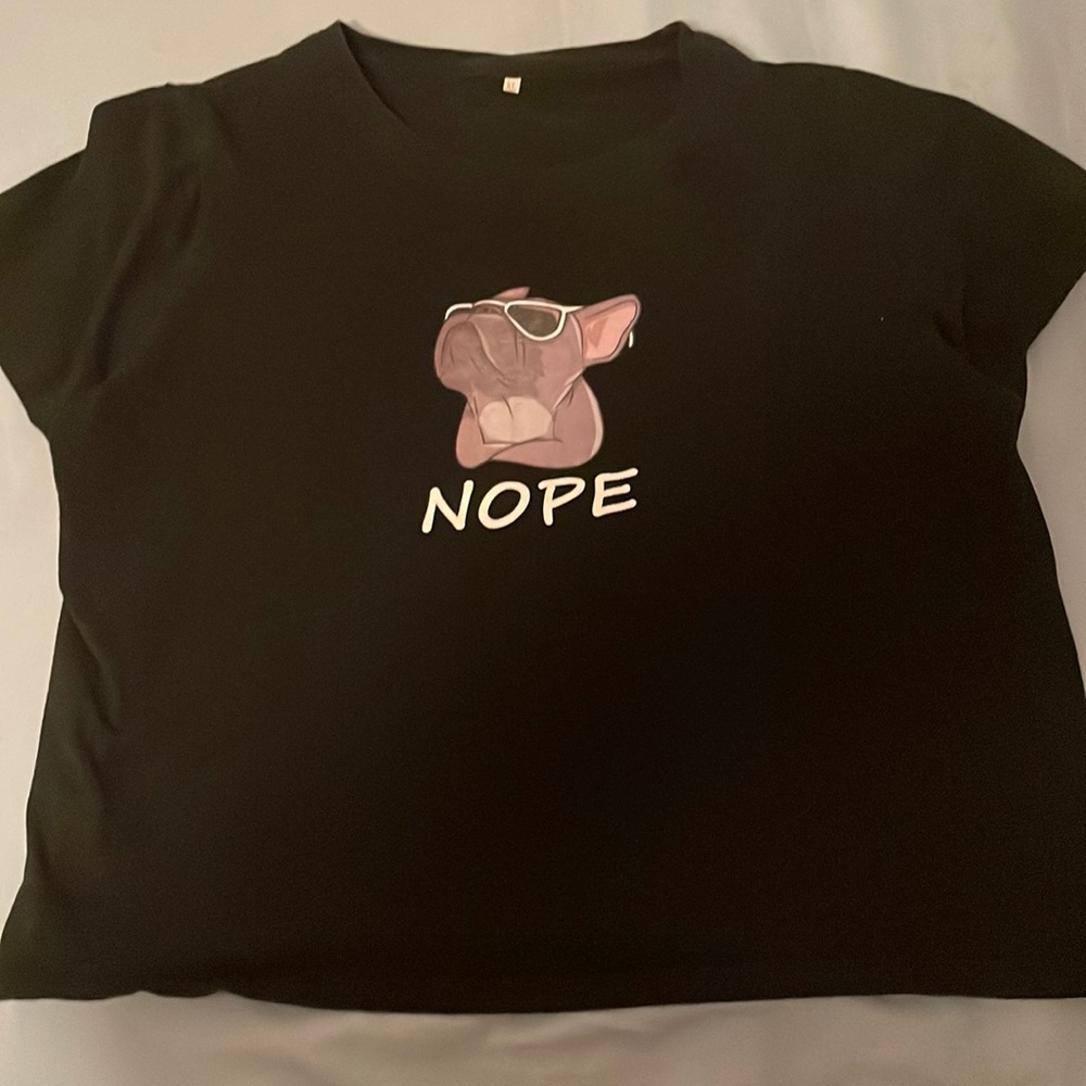 Im selling a black tank top , size is a XL, on front it has a dog saying nope❤️